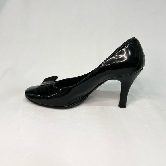 Salvatore Ferragamo Black Patent Leather pumps - Picture 3 of 11